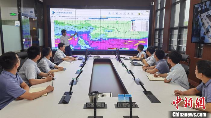 三峽梯調(diào)開展聯(lián)合會商。(資料圖) 莫祖鳳 攝