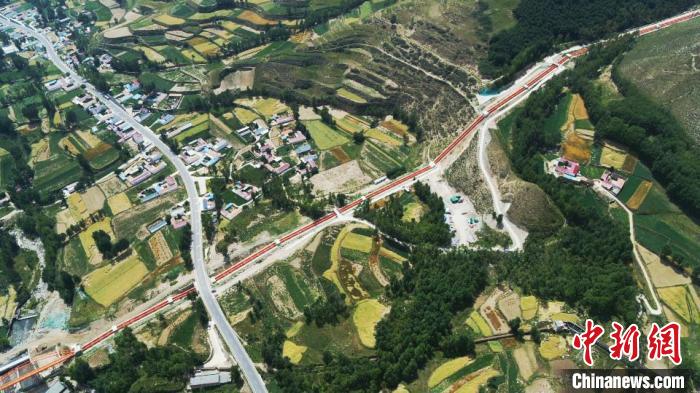 圖為引大濟(jì)湟北干渠二期的倒虹吸。(資料圖) 青海省水利廳 供圖