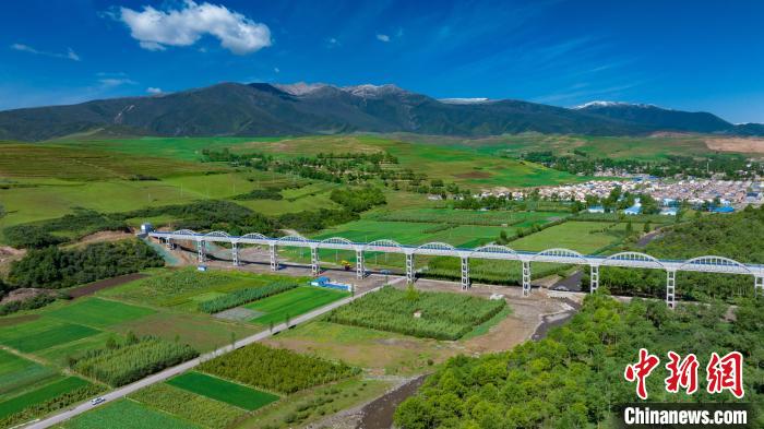 圖為引大濟(jì)湟西干渠的渡槽。(資料圖) 青海省水利廳 供圖