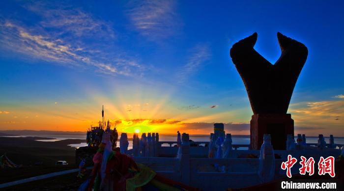 資料圖為果洛州境內(nèi)的黃河源頭牛頭碑?！」逯菸麄鞑抗﹫D