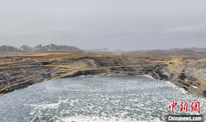 航拍圖為青海省海西蒙古族藏族自治州天峻縣木里礦區(qū)?！●R銘言 攝