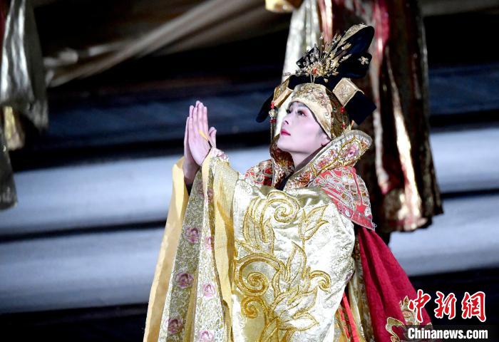 3月17日，西藏拉薩，《文成公主》大型史詩(shī)劇演出現(xiàn)場(chǎng)。　李林 攝