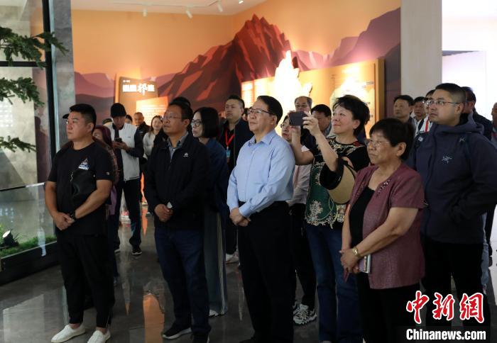 圖為臺商參訪祁連山國家公園生態(tài)科普館。　薛蒂 攝