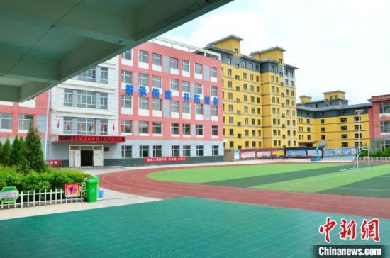 圖為化隆縣第一小學(xué)?！◆?shù)り枴z
