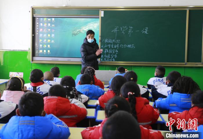 圖為學(xué)生正在上課?！●R銘言 攝