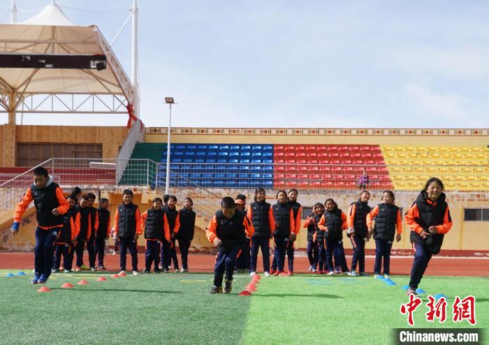 圖為孩子們正在進行訓練。　馬銘言 攝