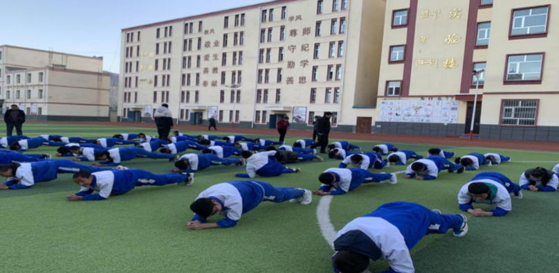 青?，斍撸寒惖剞k班讓孩子享受優(yōu)質(zhì)教育