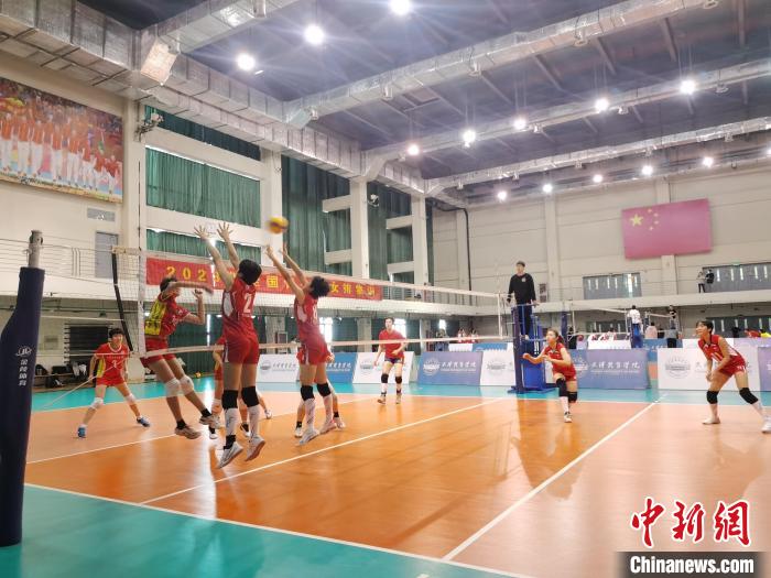 圖為全國青少年女排在天津進行集訓?！√旖蝮w育學院供圖