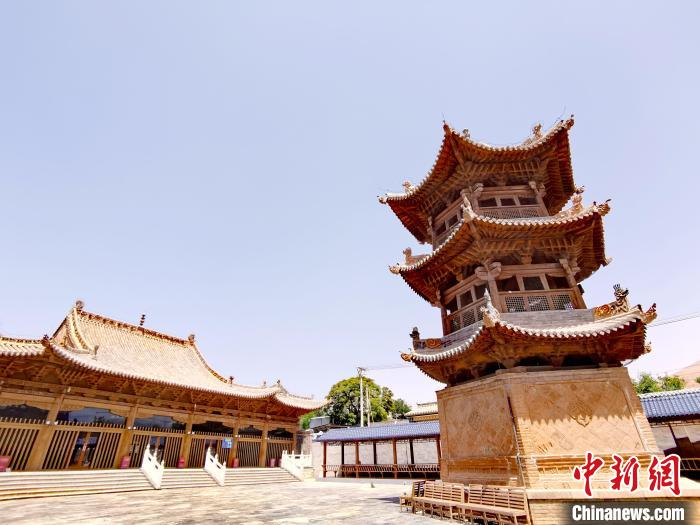 圖為阿河灘清真寺局部。　張?zhí)砀?攝