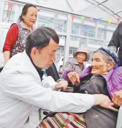 傾情助人，守護(hù)鄉(xiāng)親健康