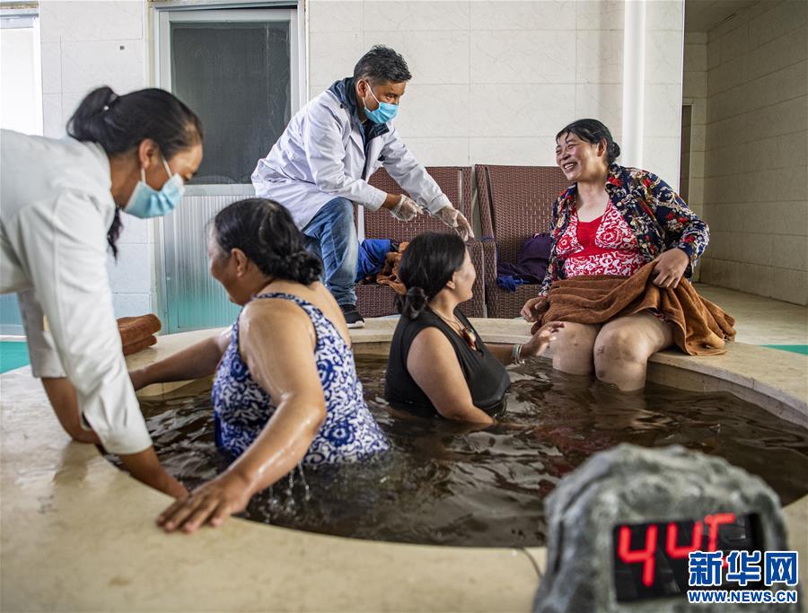 （新華全媒頭條·走向我們的小康生活·圖文互動(dòng)）（10）扎西德勒，我們的新家園——西藏易地扶貧搬遷搬出幸福美好新生活