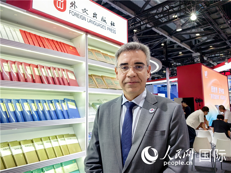 巴西東進(jìn)出版社社長高文勇接受人民網(wǎng)專訪。人民網(wǎng)記者 符園園攝