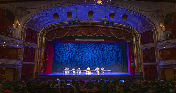 2024匈牙利青少年國(guó)際音樂會(huì)節(jié)目《戰(zhàn)臺(tái)風(fēng)》表演舞臺(tái)現(xiàn)場(chǎng)。兒促會(huì)藝教委供圖