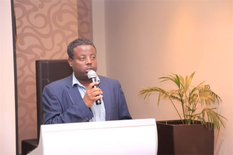 圖為埃塞俄比亞亞的斯亞貝巴大學(xué)政策研究員巴盧·德米西。受訪者供圖