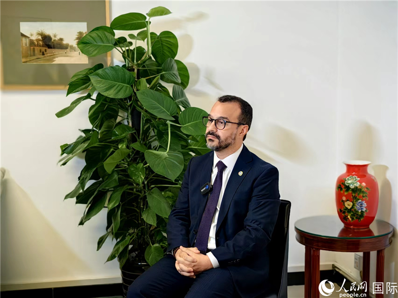 巴西文化部副部長(zhǎng)卡西修斯·羅薩接受人民網(wǎng)專(zhuān)訪。人民網(wǎng)記者 符園園攝