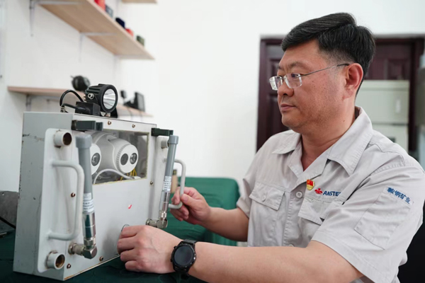 工作中的馬連成。受訪者供圖