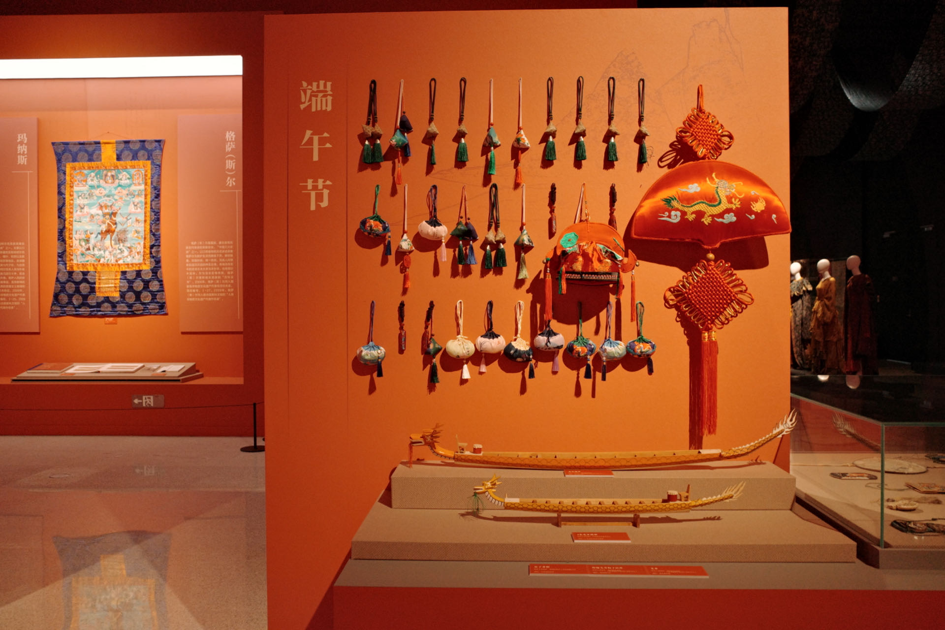 “氣象萬千——中國非遺保護(hù)實(shí)踐主題展”展示了端午節(jié)主題的非遺。人民網(wǎng)記者 劉微攝