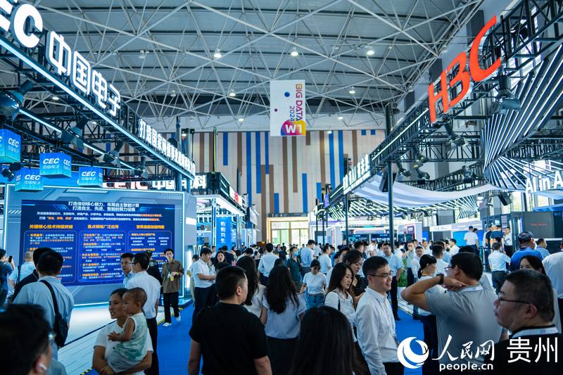 3、2024數(shù)博會(huì)共吸引400余家展商參展。人民網(wǎng) 陽茜攝.jpg