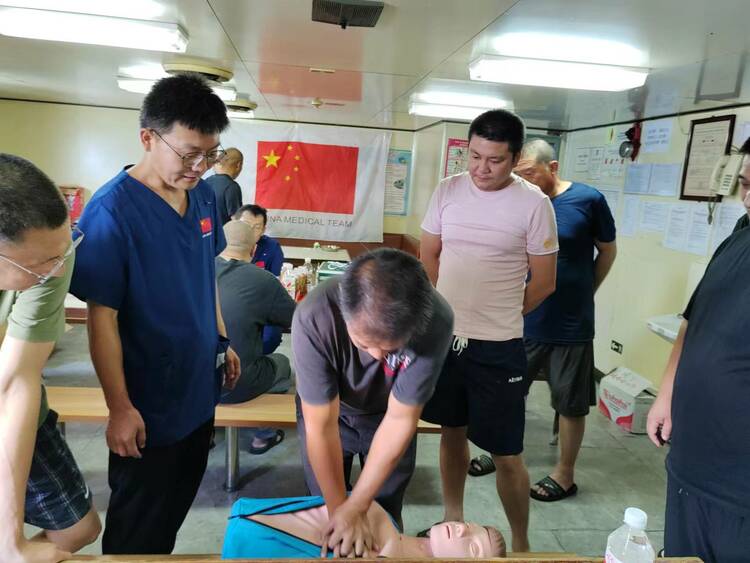 資訊有故事丨援外醫(yī)療隊員的中秋心愿:“為更多有需要的人送去健康與希望”