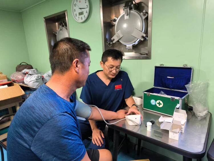 資訊有故事丨援外醫(yī)療隊員的中秋心愿:“為更多有需要的人送去健康與希望”