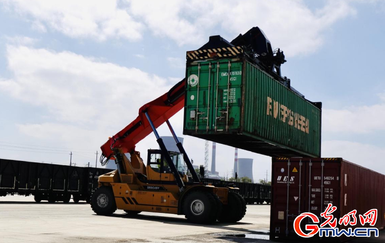 發(fā)現(xiàn)最美鐵路｜鐵龍奔騰！抒寫中歐班列草原絲路新篇章