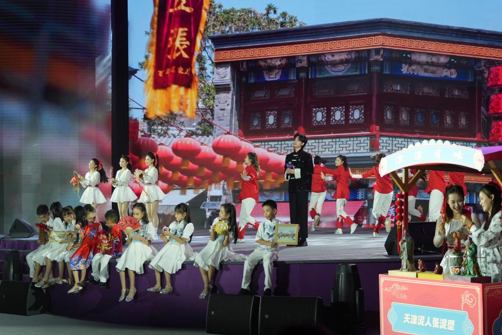 《津門謠》節(jié)目現(xiàn)場。人民網(wǎng)記者 于凱攝