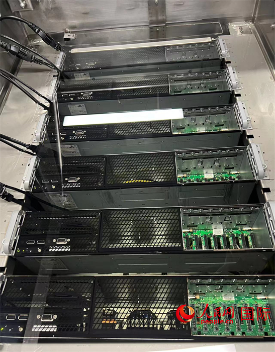 液冷服務器。人民網記者曾書柔攝