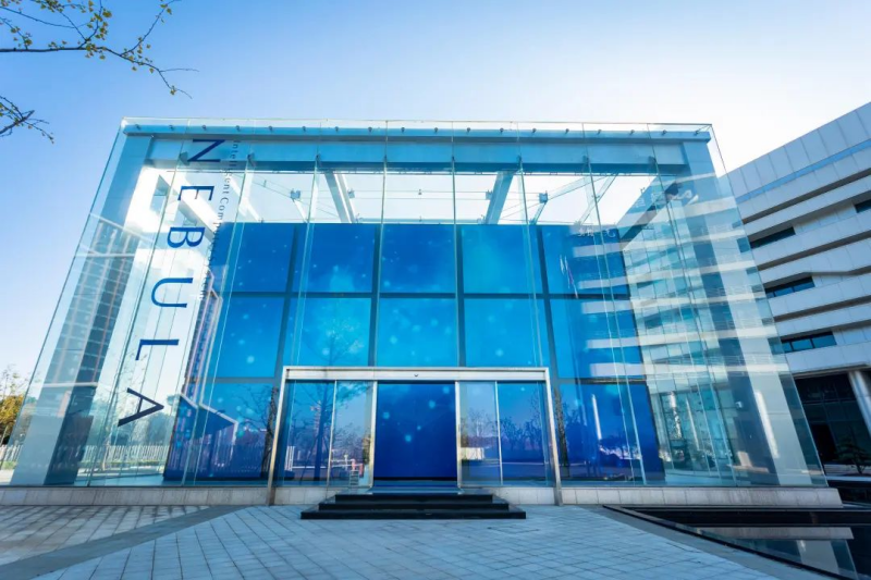 【烏鎮(zhèn)觀潮】加速智慧互聯(lián)，從“枕水烏鎮(zhèn)”駛向“數(shù)字藍?！? oldsrc=