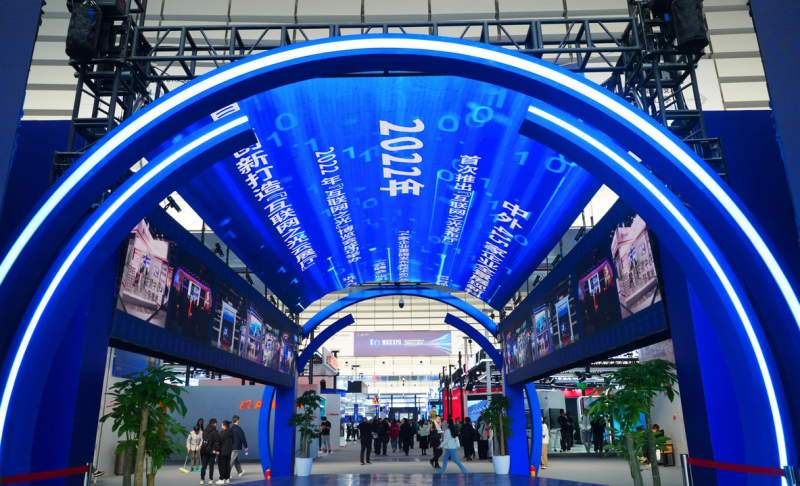 【烏鎮(zhèn)觀潮】加速智慧互聯(lián)，從“枕水烏鎮(zhèn)”駛向“數(shù)字藍?！? oldsrc=