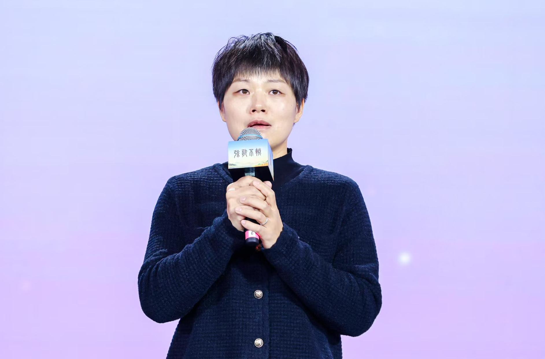 “中國(guó)好人”欒留偉妻子薛巧艷。人民視頻供圖。