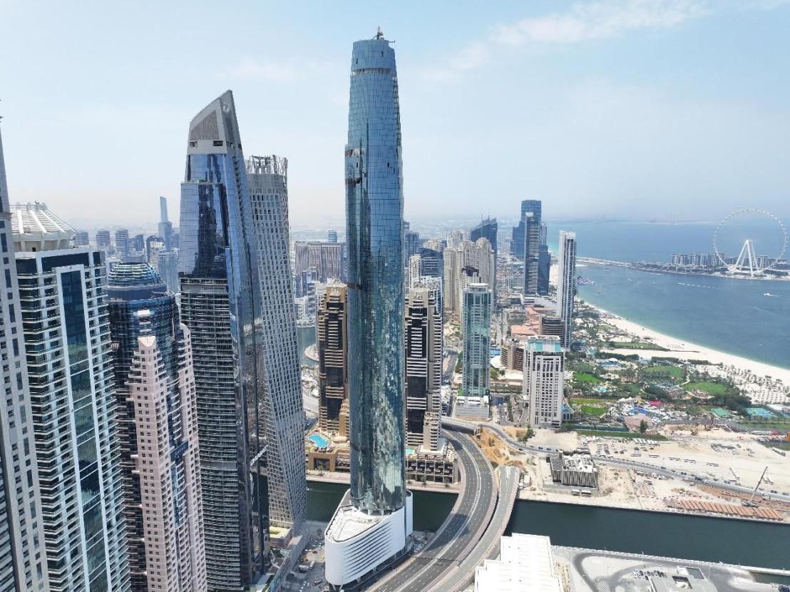 圖中最高建筑即為迪拜藍天酒店。中鐵十八局供圖