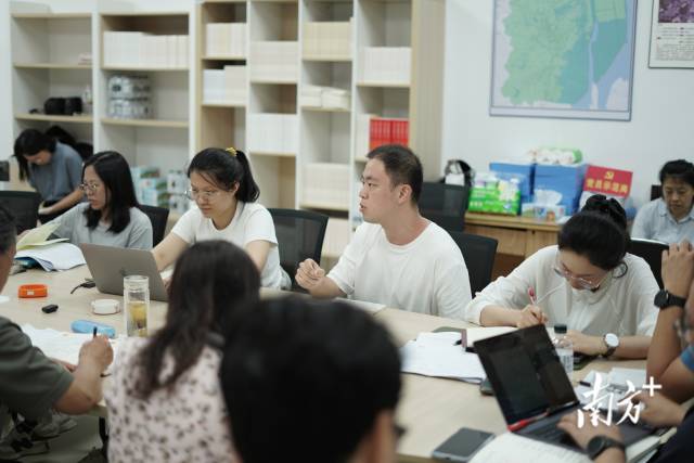 “夜總會”現(xiàn)場。