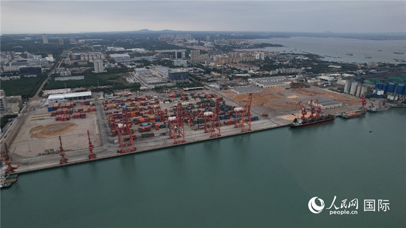 海南省儋州市洋浦國(guó)際集裝箱碼頭俯瞰圖。人民網(wǎng)記者孟凡盛攝