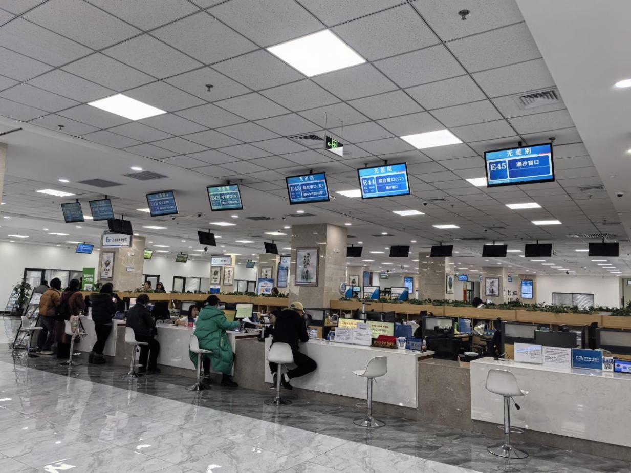 沈陽(yáng)市蘇家屯區(qū)創(chuàng)新推出全程網(wǎng)辦、網(wǎng)上申辦+材料郵寄等多元辦理模式，打破傳統(tǒng)政務(wù)服務(wù)的時(shí)空限制。蘇家屯區(qū)委宣傳部供圖