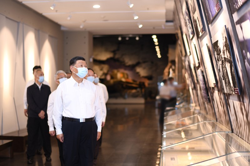 2022年8月16日至17日，中共中央總書記、國家主席、中央軍委主席習(xí)近平在遼寧考察。這是16日下午，習(xí)近平在錦州市考察遼沈戰(zhàn)役紀(jì)念館。 新華社記者 燕雁 攝