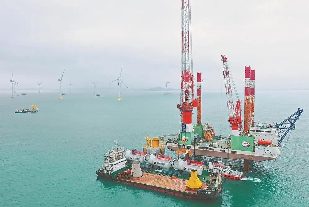 福能集團(tuán)曾是“一煤獨大”的老國企，近年來積極轉(zhuǎn)型，布局新能源、新材料、醫(yī)療健康等領(lǐng)域。圖為福能集團(tuán)三川海上風(fēng)電項目。（資料圖片）