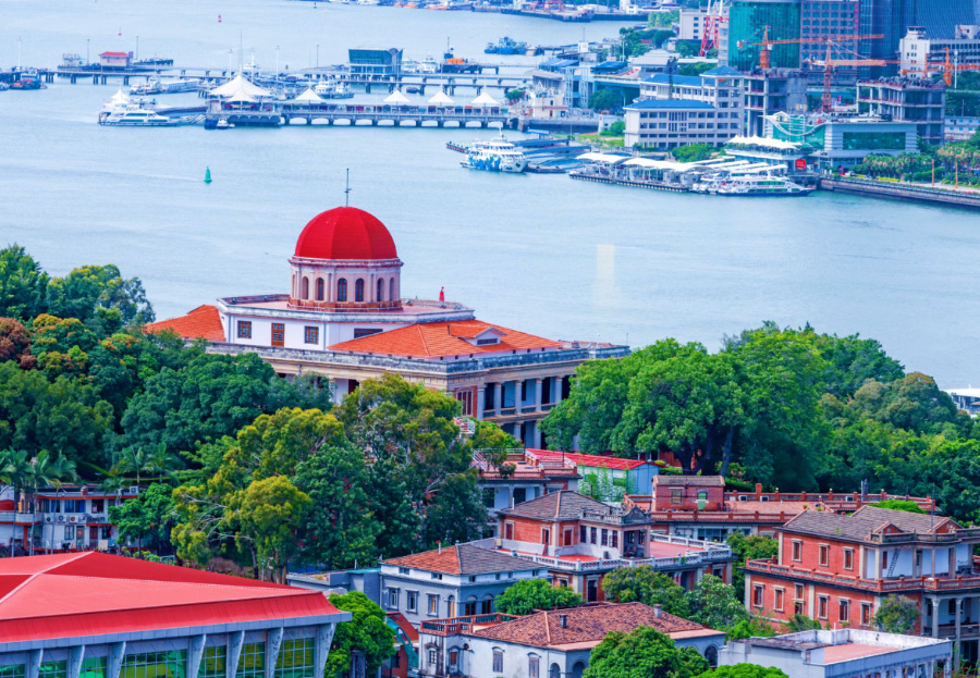 鼓浪嶼素有“萬國建筑博物館”的美譽(yù)，八卦樓作為全國重點(diǎn)文物保護(hù)單位，是鼓浪嶼世界文化遺產(chǎn)核心要素之一。楊勁堅(jiān) 攝