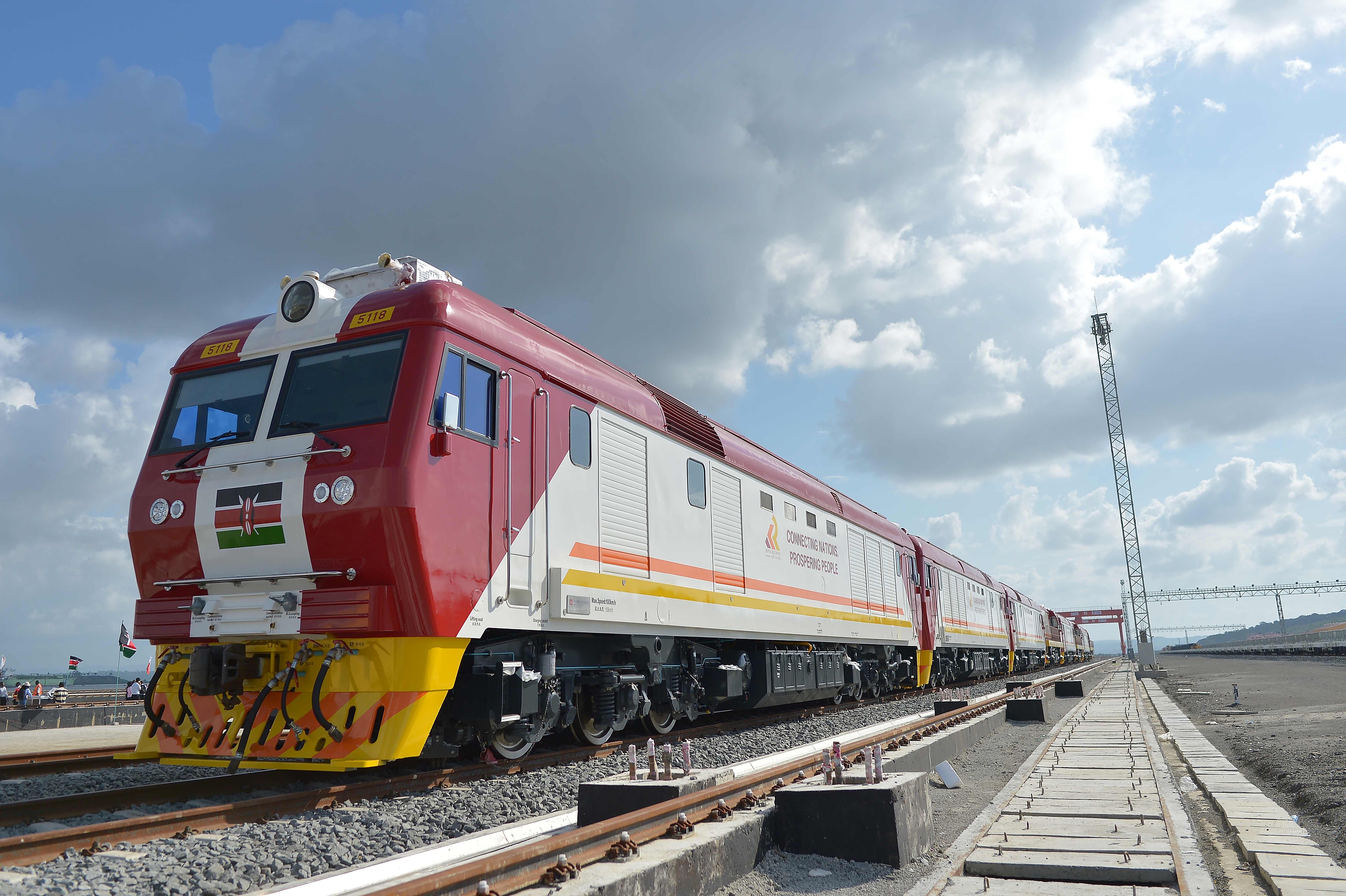 當(dāng)?shù)貢r(shí)間2017年5月30日，肯尼亞蒙巴薩，連接肯尼亞港口城市蒙巴薩和首都內(nèi)羅畢的蒙內(nèi)鐵路正式竣工通車(chē)。