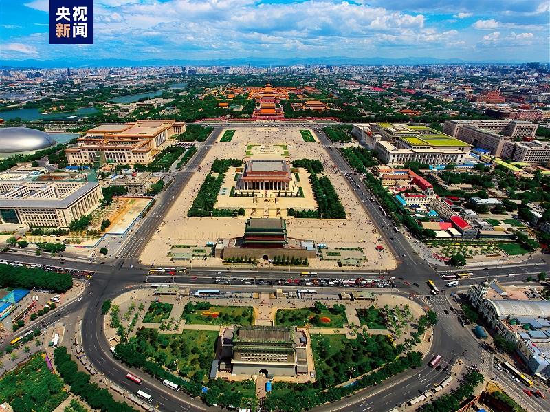 △全長(zhǎng)7.8公里的北京中軸線上，分布有鐘鼓樓、景山、故宮等15處遺產(chǎn)構(gòu)成要素。