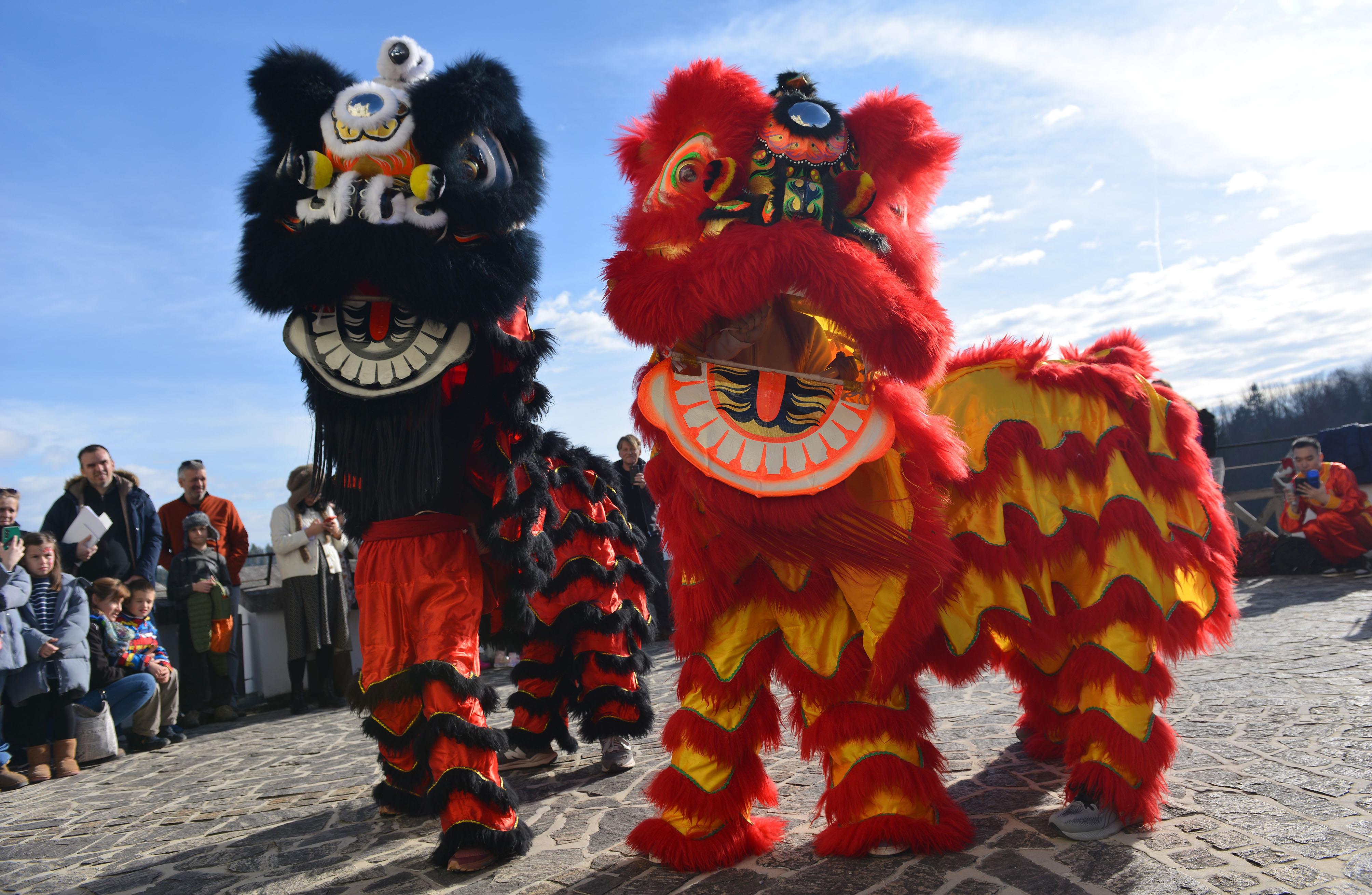 △當(dāng)?shù)貢r(shí)間2024年2月4日，克羅地亞克拉皮納，薩格勒布大學(xué)孔子學(xué)院舉辦一系列活動(dòng)，迎接中國(guó)農(nóng)歷龍年春節(jié)。