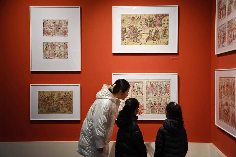 2023年2月3日，游客在河北武強(qiáng)年畫博物館參觀。