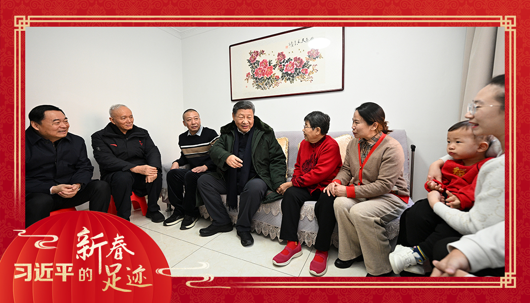 2025年1月23日，農(nóng)歷新年前夕，習(xí)近平總書記在遼寧沈陽(yáng)大東區(qū)長(zhǎng)安街道長(zhǎng)安小區(qū)考察時(shí)，走進(jìn)居民郎素蘭家中看望。