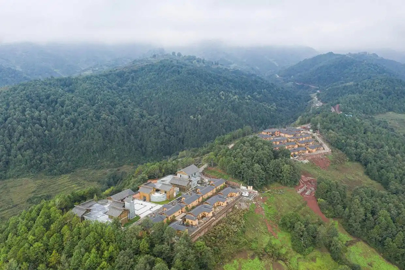 2020年10月13日拍攝的三河村新村聚居點。