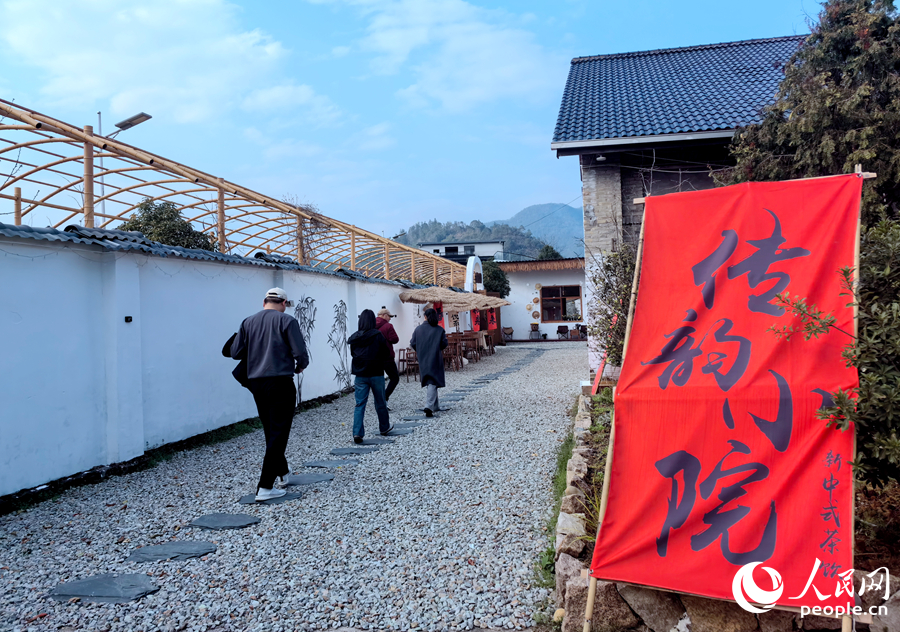 舊茶廠改造后的“傳韻小院”新中式茶館。人民網(wǎng)記者 林曉麗攝