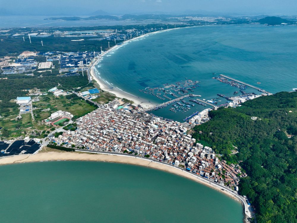 這是2024年10月16日拍攝的福建省漳州市東山縣澳角村（無人機(jī)照片）。新華社記者姜克紅攝