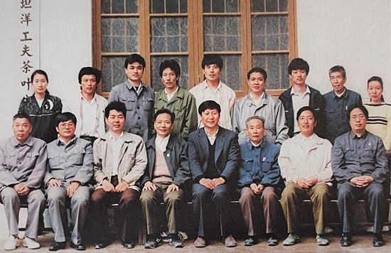 1990年5月，剛調(diào)任福州市委書記的習(xí)近平到寧德交接工作時，調(diào)研福安市社口鄉(xiāng)坦洋工夫茶葉公司。