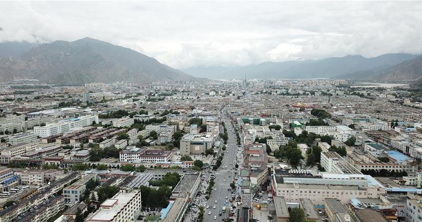 8月10日無(wú)人機(jī)拍攝的拉薩城市一景。新華社記者 王益亮 攝.jpg