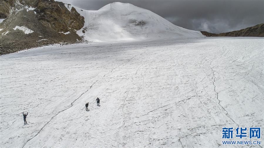(美麗中國(guó))(4)走進(jìn)廓瓊崗日冰川公園