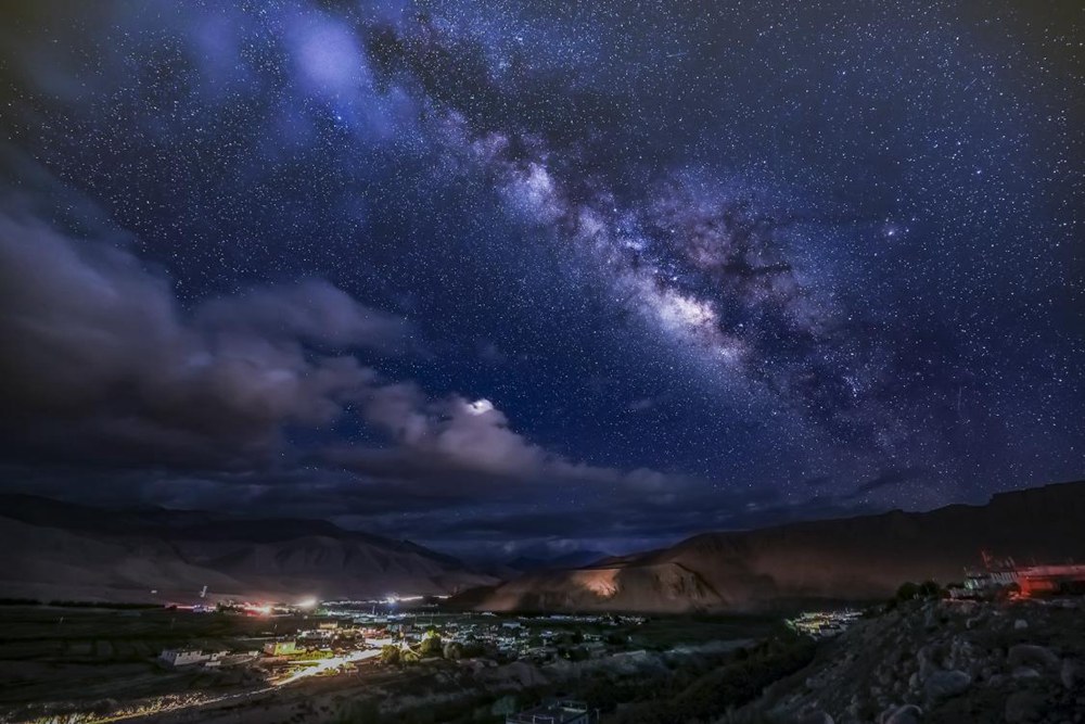 絕美星河。貢覺群培攝