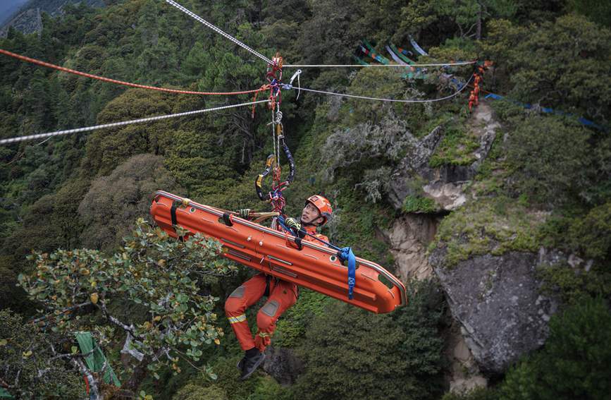 橫渡現(xiàn)場 。西繞拉翁攝
